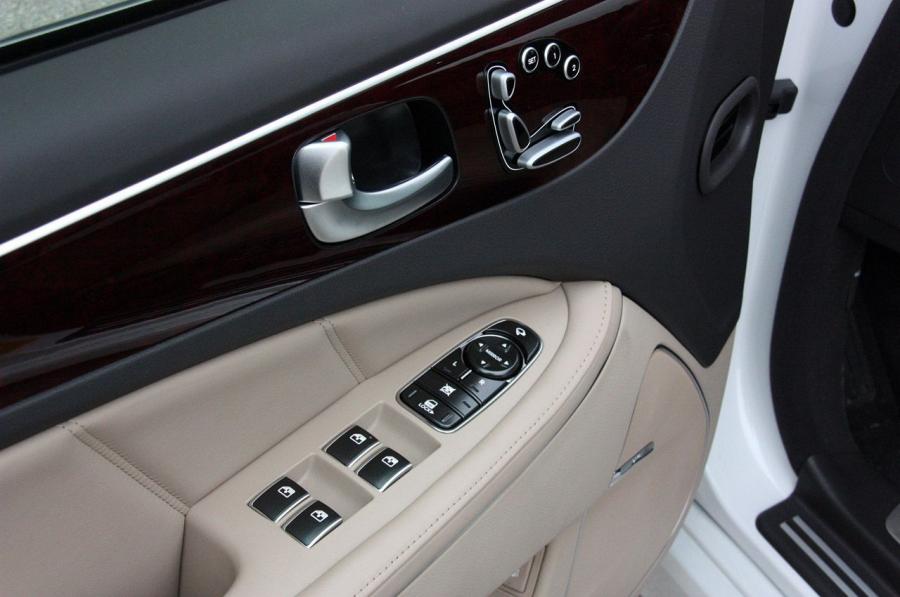  Hyundai Equus Ultimate 2011 года  (фото 24 из 119)
